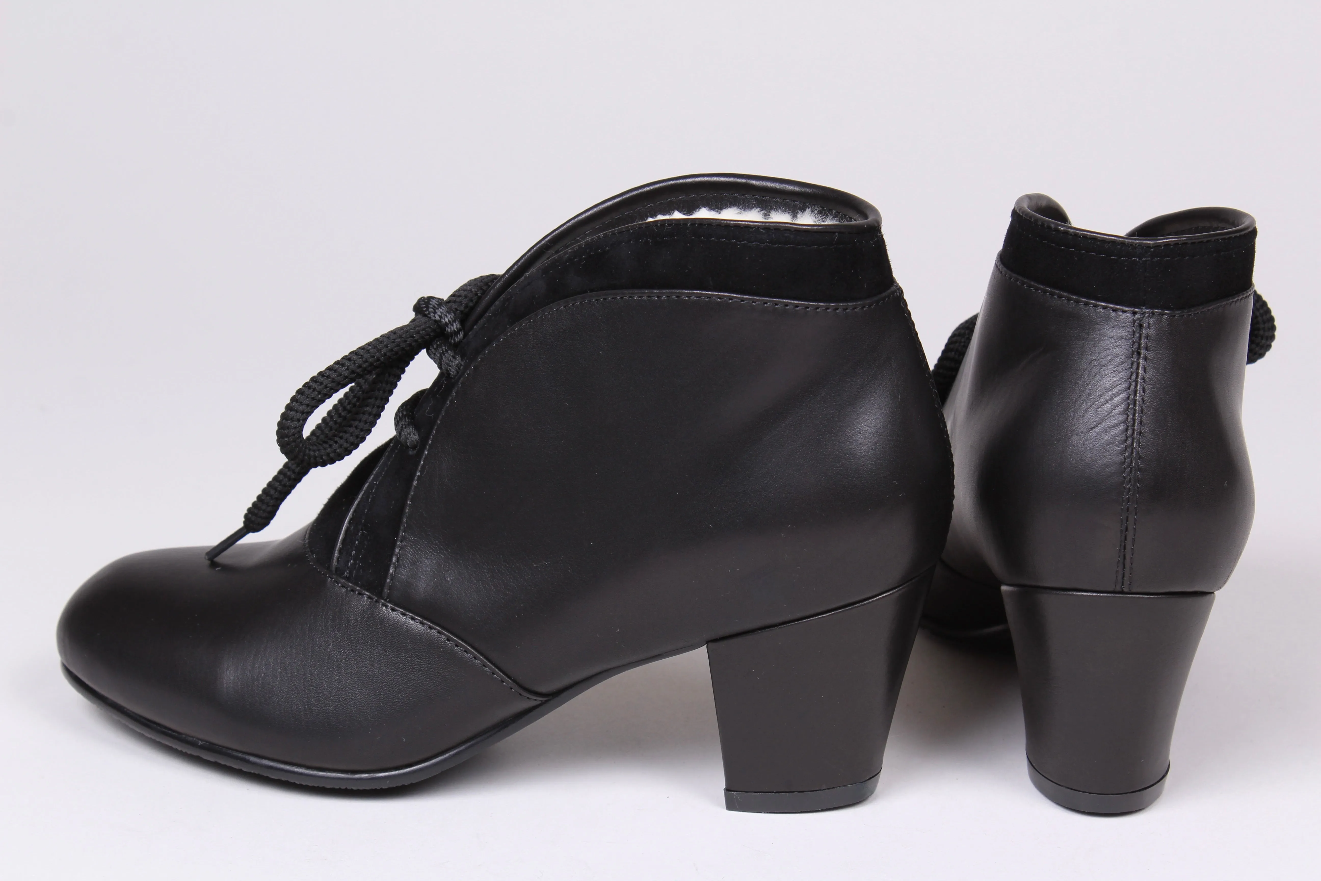 1940s style winter ankle boots  - Black - Lillie