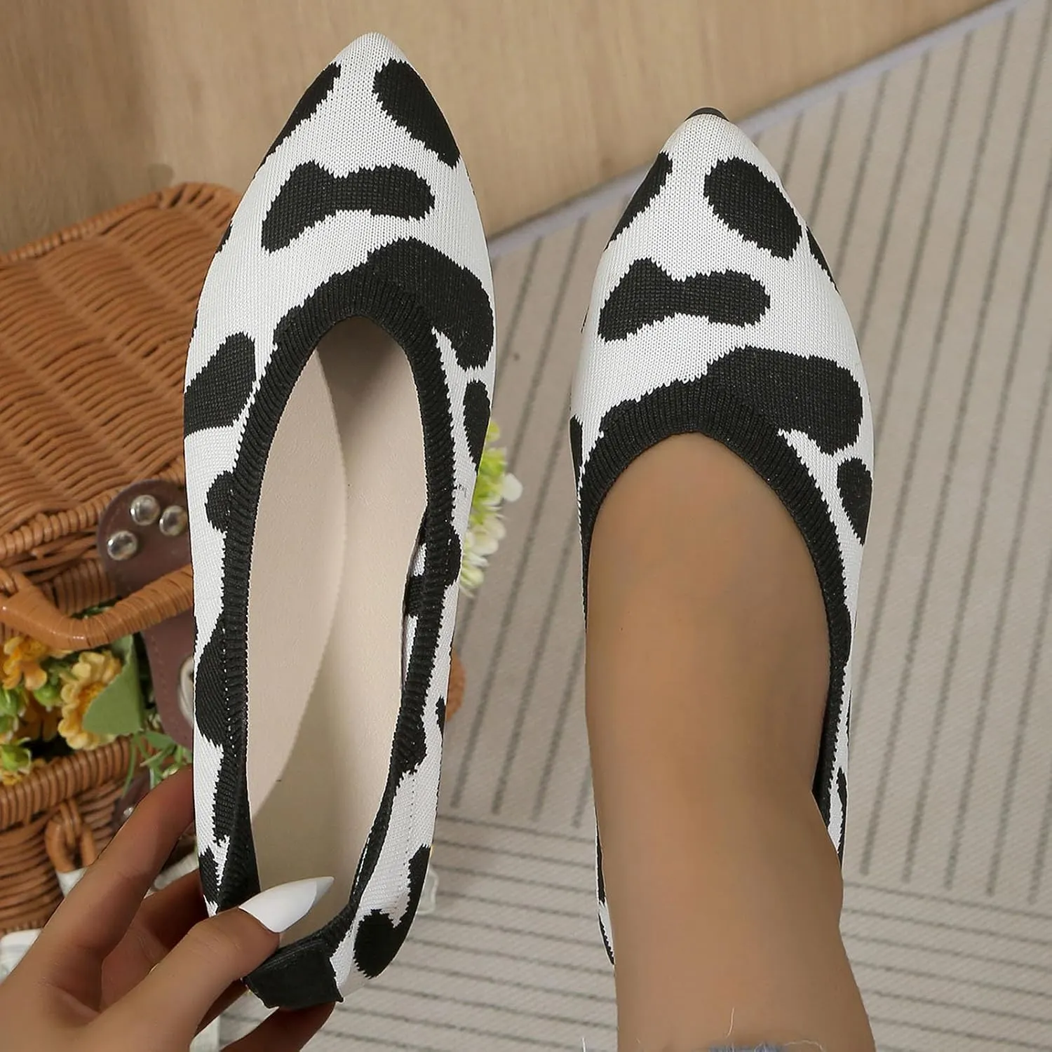 Fashion Women's Fly Weave Casual Shoes Flat Lightweight Mesh Breathable Comfort Women Flat Shoes Casual